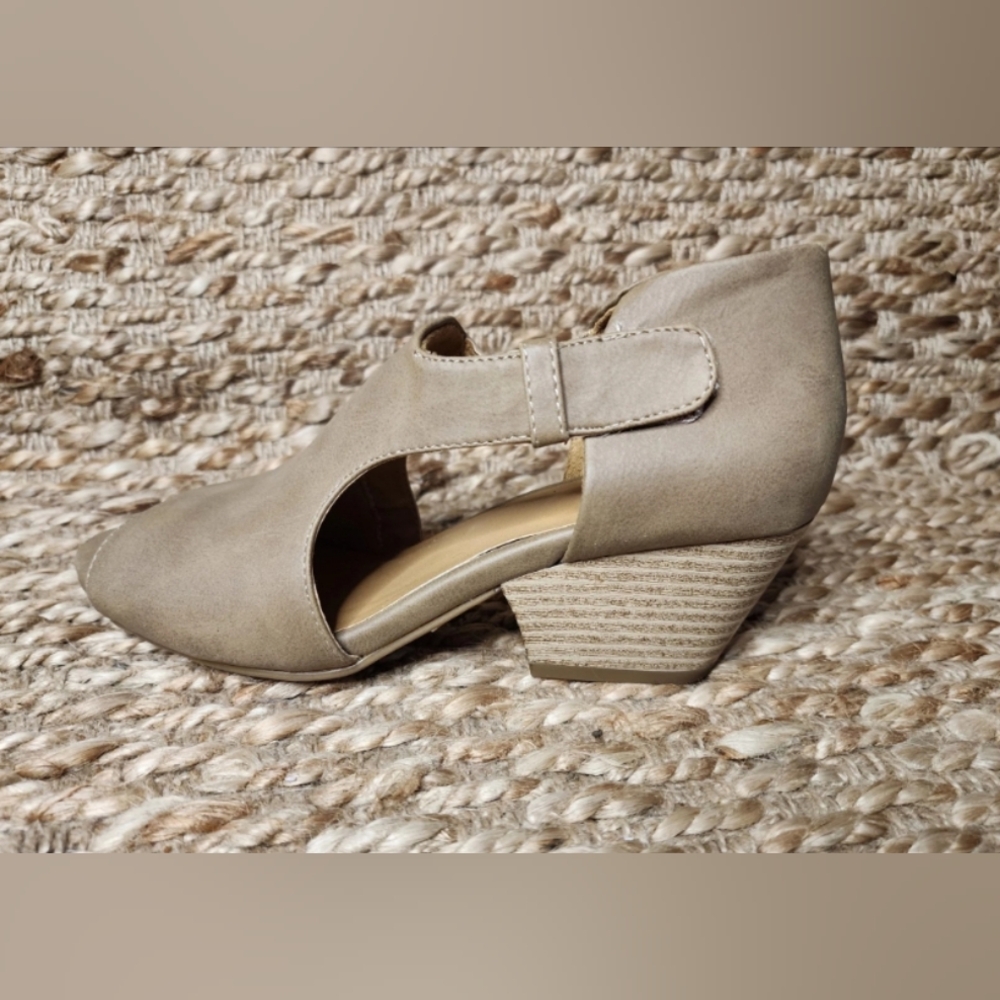 Natural Soul Shoes Womens Size 7 M Brown Daya Faux Leather Stacked Heel Sandals